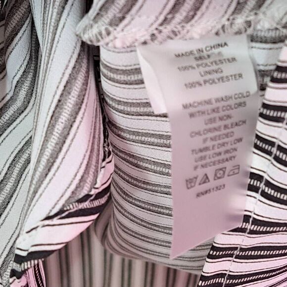 Vince Camuto Women's Chevron-Stripe Puff-Sleeve Tie-Front Top NWT sz Medium - Picture 8 of 9